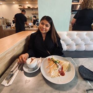 Meet your Posher, Justina